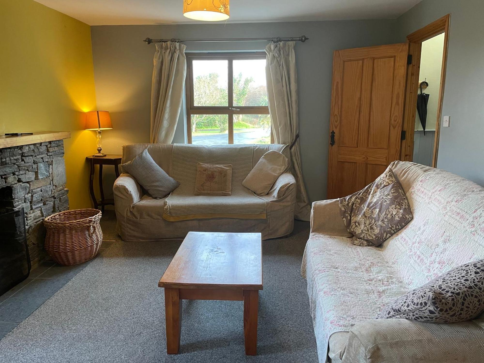 Letterfrack Farm Cottage In Village On A Farm Beside Connemara National Park Экстерьер фото