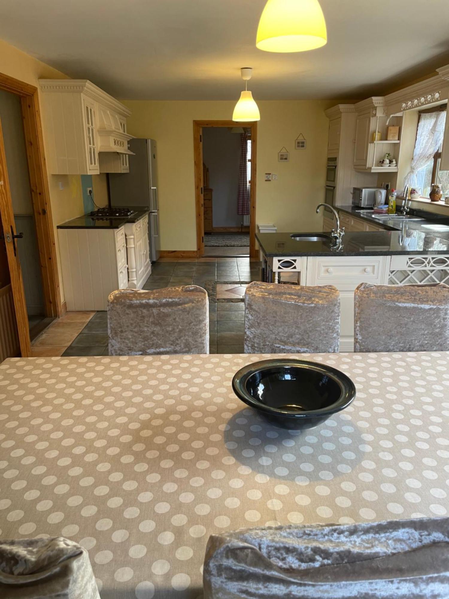 Letterfrack Farm Cottage In Village On A Farm Beside Connemara National Park Экстерьер фото